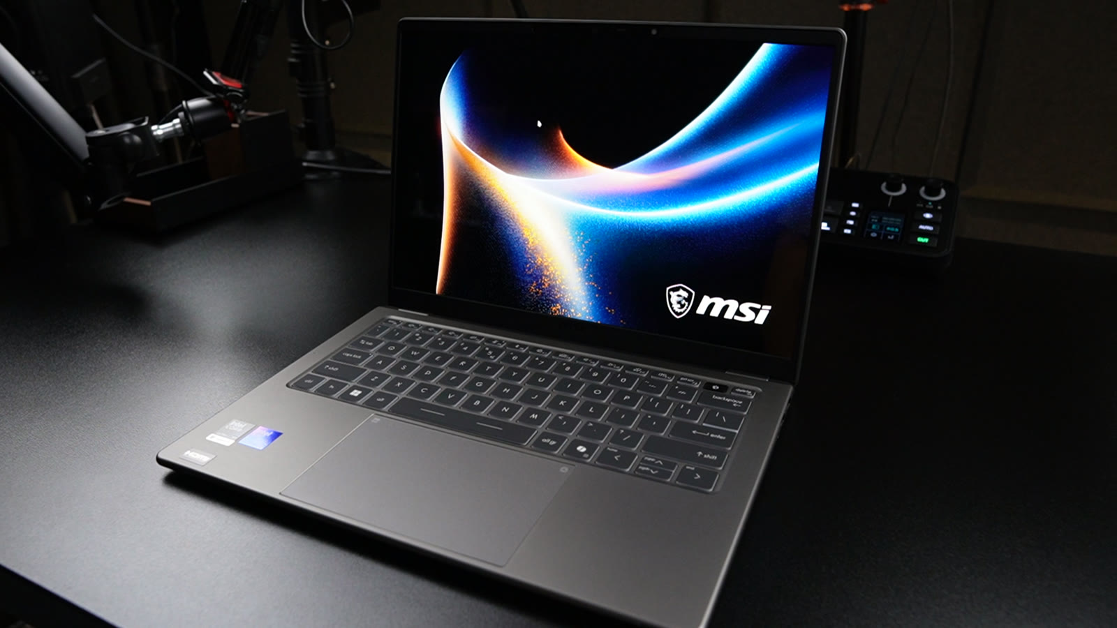 Testowany sprzęt: MSI Prestige 14 AI+, ultrabook bez dedykowanej karty graficznej